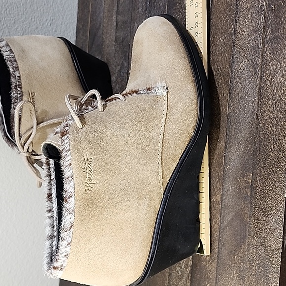 Martino Suede Ankle Bootie Wedges Made in Canada Size 9 - Picture 12 of 15